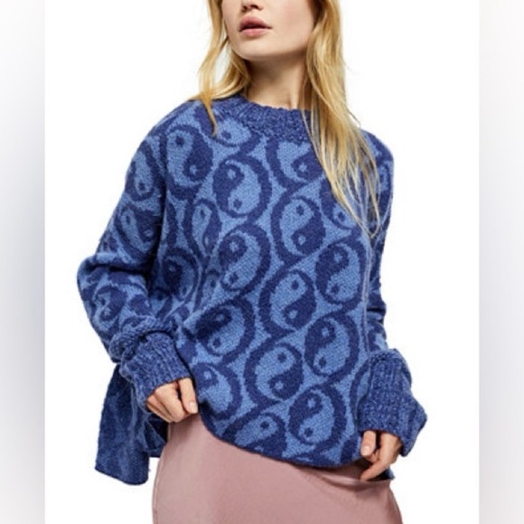 Free People Yin Yang Patterned Sweater size Small but can fit up to xl